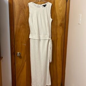 Woman’s White, Sleeveless Summer Dress